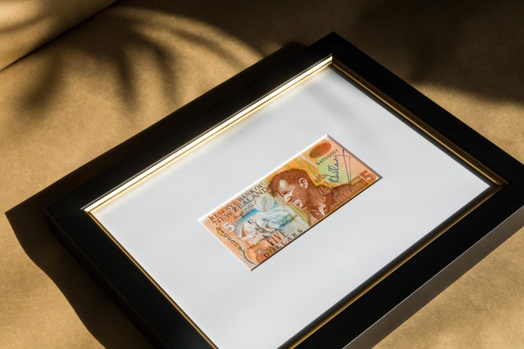 $5 Note Signed by Sir Edmund Hillary